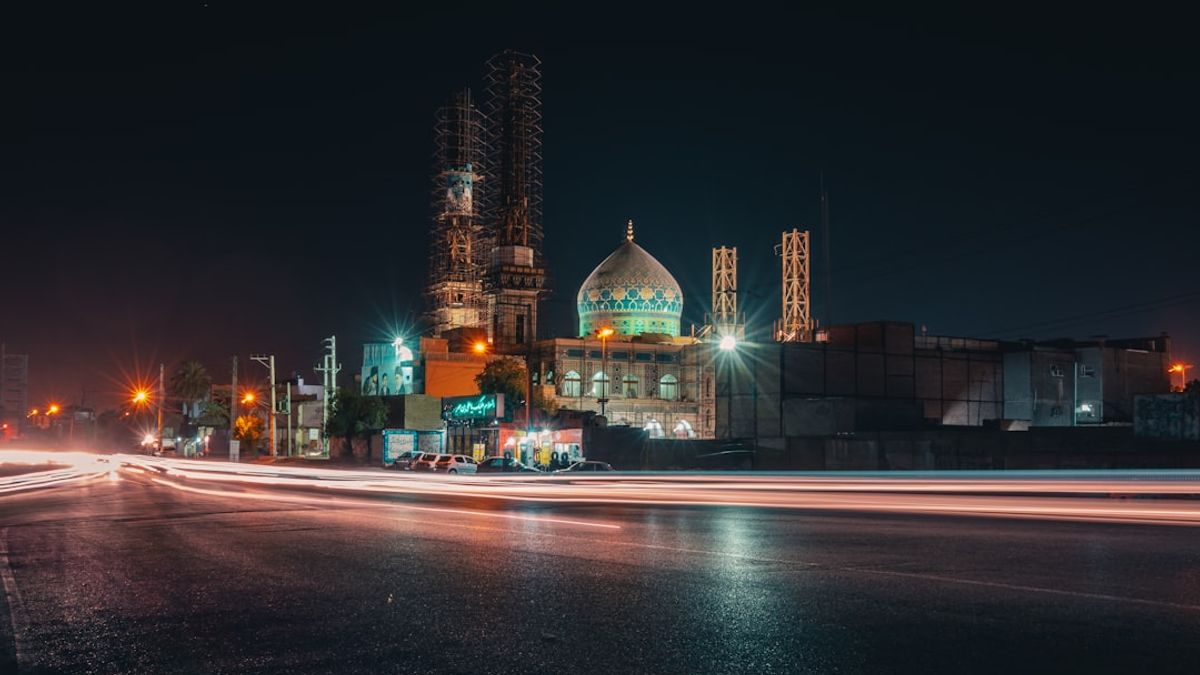 When I first encountered padel in the bustling city of Tehran, I was struck by the sheer enthusiasm surrounding a sport I had only vaguely heard of.