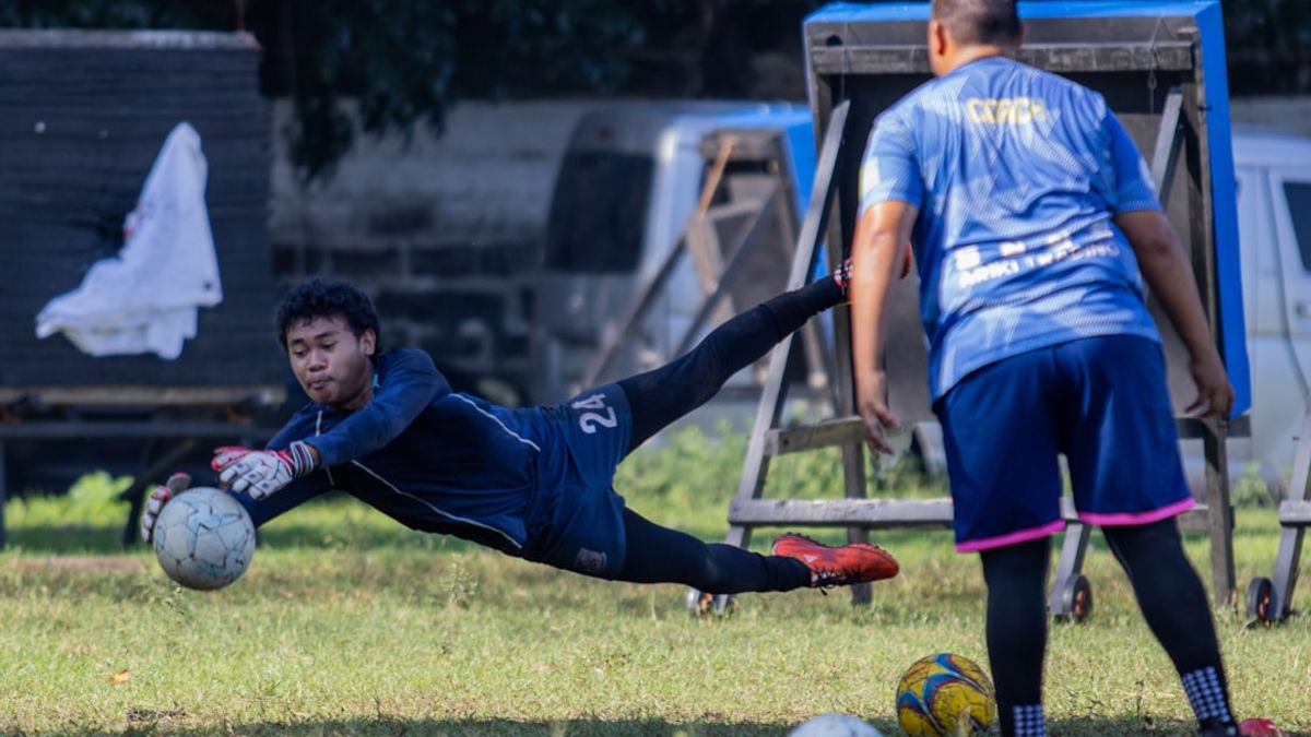 Persepolis players celebrating a goal during an AFC Champions League match at Azadi Stadium, illuminated by bright lights and surrounded by cheering fans.