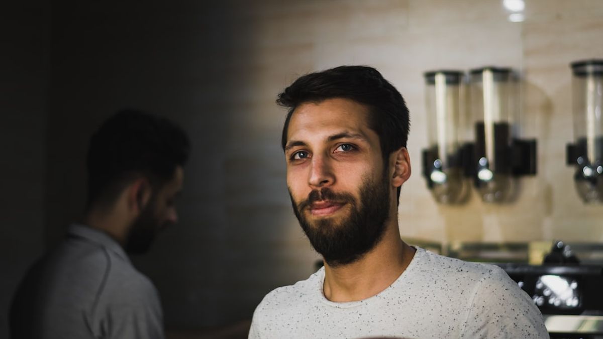 Iranian MMA fighter Pouya Rahmani training with Khamzat Chimaev as an example of overcoming transparency barriers