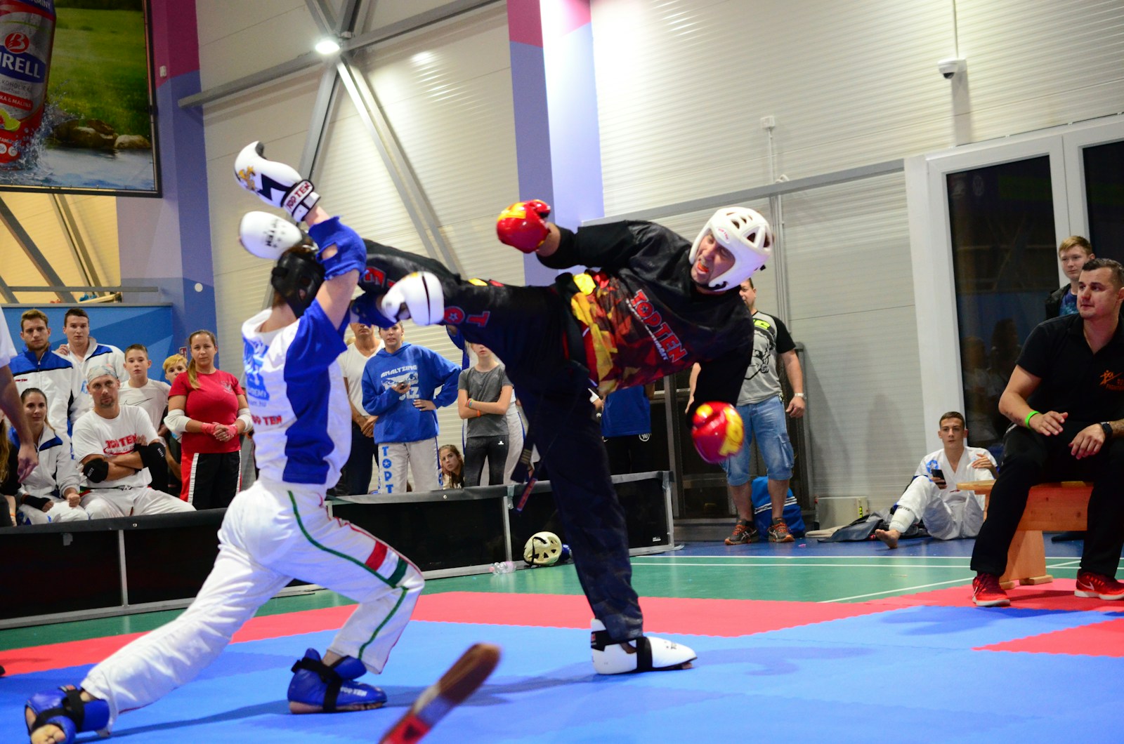 Kimia Alizadeh bowing during a taekwondo match