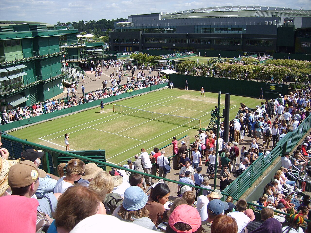 tennis court (foto: Riversoflife (talk) / CC BY-SA 3.0, Wikimedia Commons)