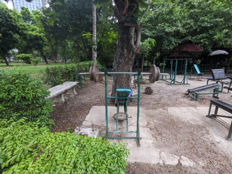 The Setup Ritual Behind Siamand Rahman’s Bench Press